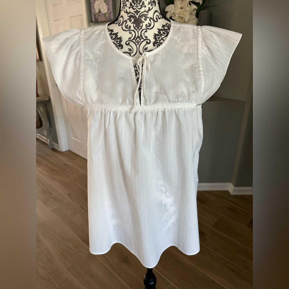 White Flutter Sleeve Top size large by Levi’s